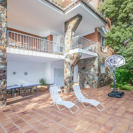 Dom wakacyjny 6 Bedroom Gorgeous In *